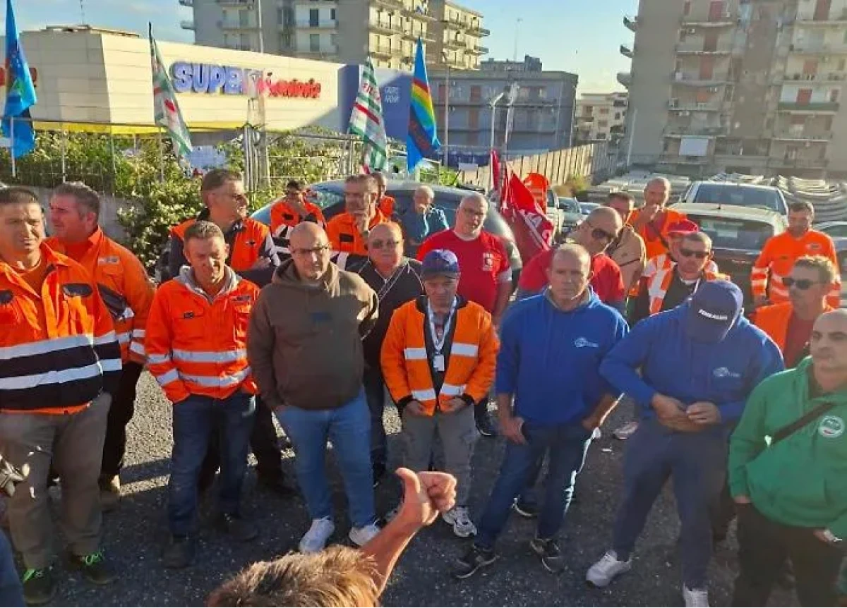 Circumetnea convoca i sindacati dopo lo sciopero per stipendi arretrati e blocco dei lavori - 