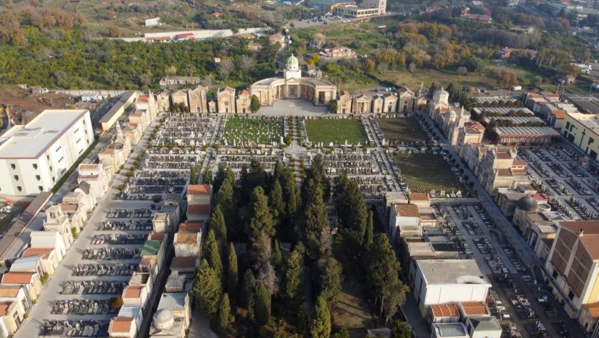 Acireale, 2 novembre: messa e commemorazione al Cimitero comunale, orari e restrizioni per i visitatori - 
