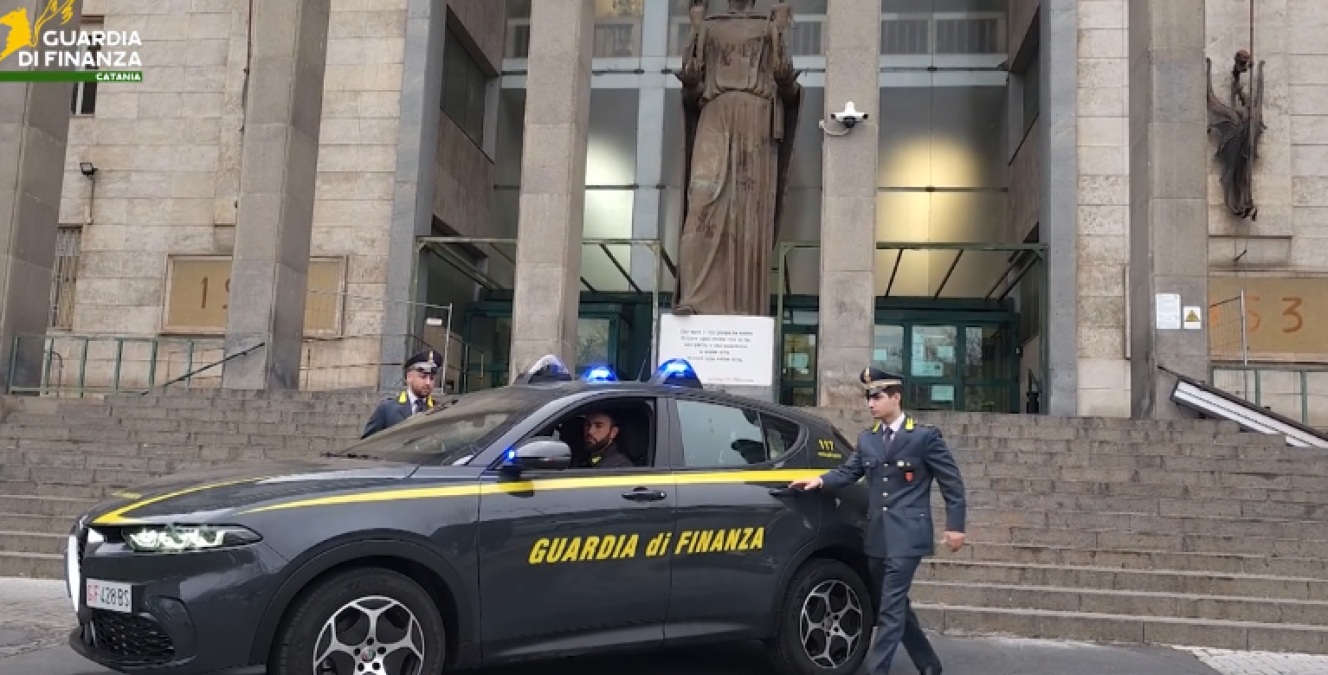 Guardia di Finanza sequestra oltre 11 milioni di prodotti non sicuri per Halloween a Misterbianco - 
