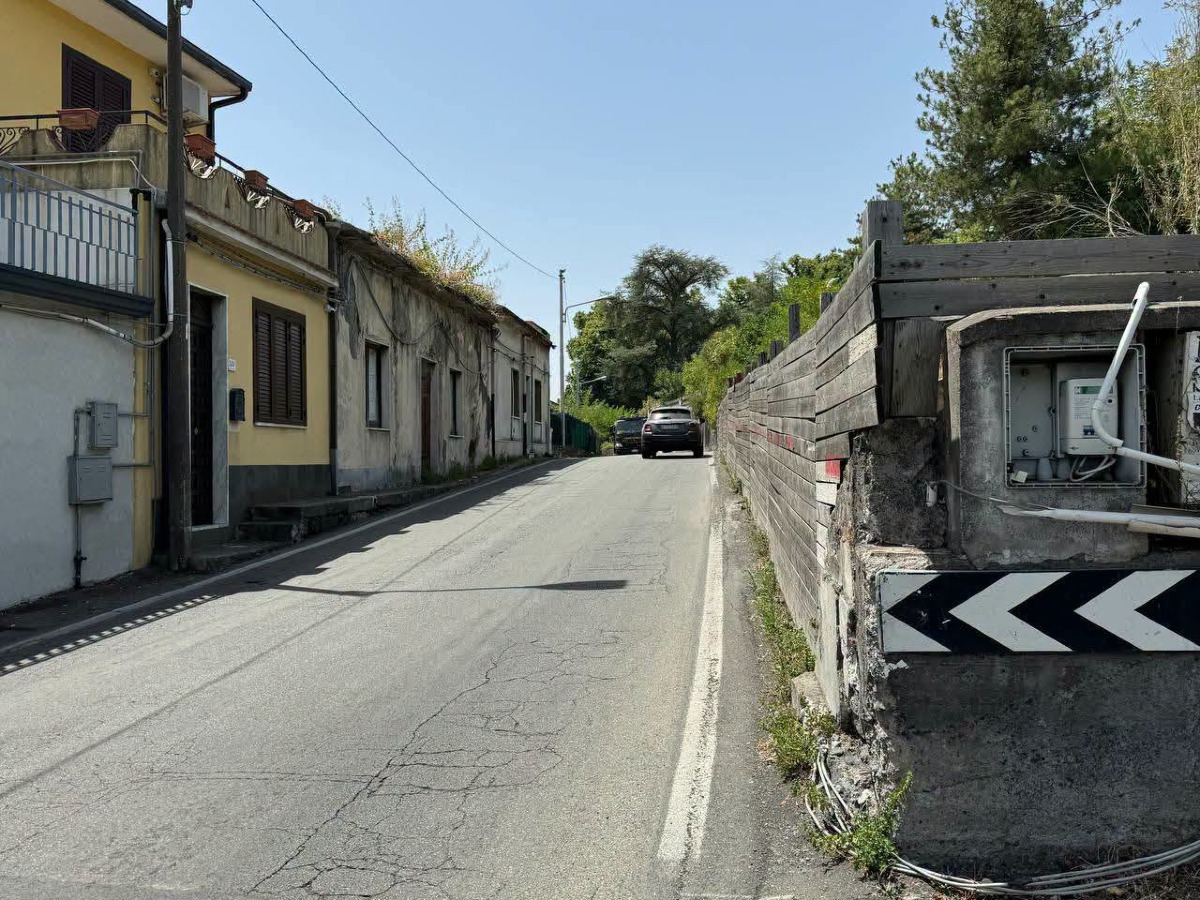 Zafferana, ripartono i lavori per allargare via IV Novembre: cantiere da 1,2 mln - 