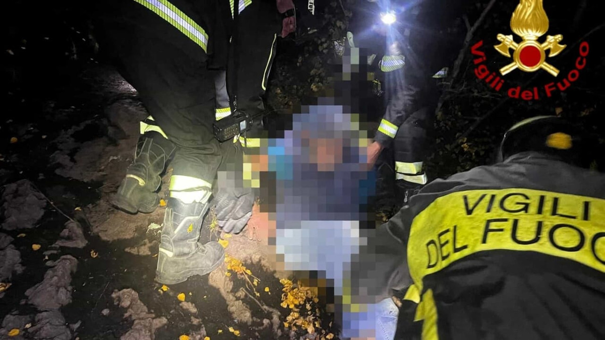 Escursionista ferito sull'Etna: salvato dai vigili del fuoco alla grotta di Serracozzo - 