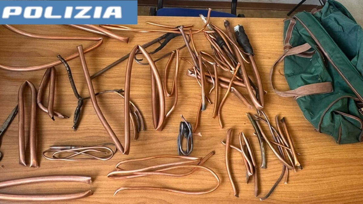 Rubano tubi di rame nell'ex cementeria di via Domenico Tempio: arrestati due uomini - 
