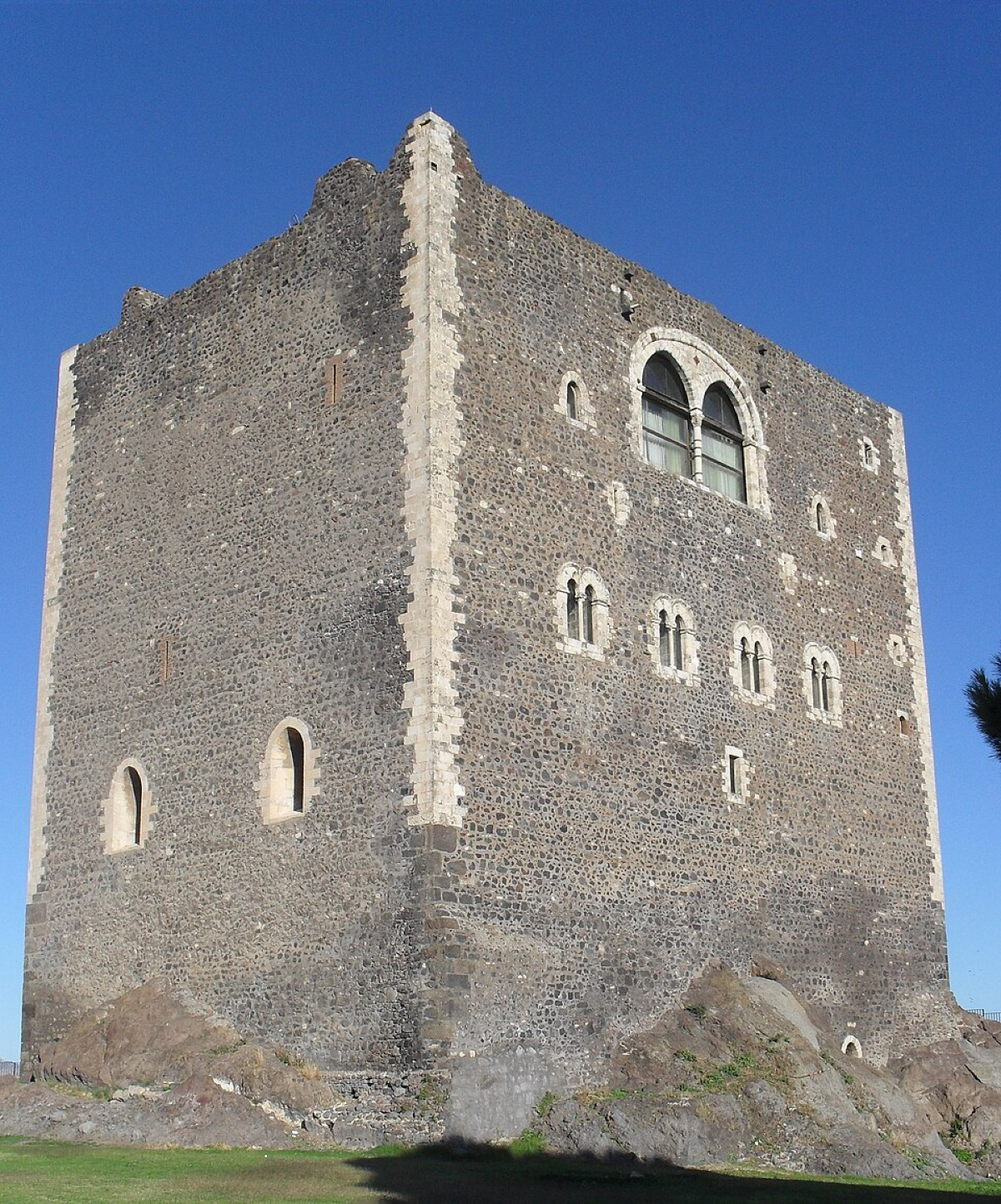 Castello normanno di Paternò riapre dopo messa in sicurezza; l'Ars stanzia un milione per i lavori - 