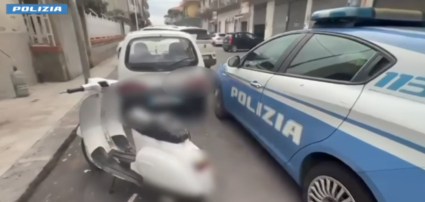 Catania, guidava Vespa senza casco con pedana: multato e scooter sequestrato  - 