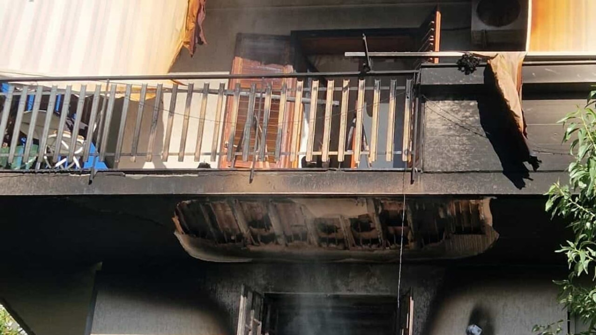 Incendio ad Aci Catena: fiamme al secondo piano, due intossicati e residenti evacuati - 