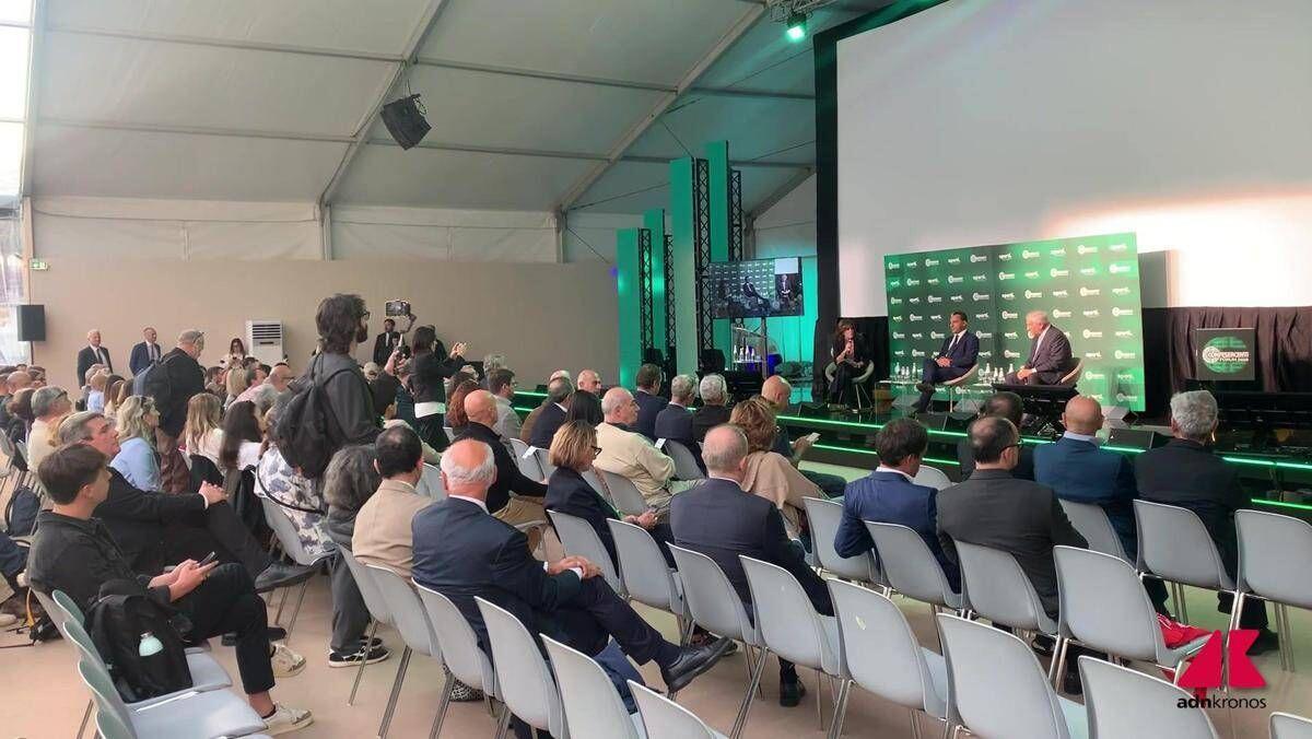 'Aperti - Confesercenti Forum 2026': imprese, cittadini e istituzioni a confronto - Video - 