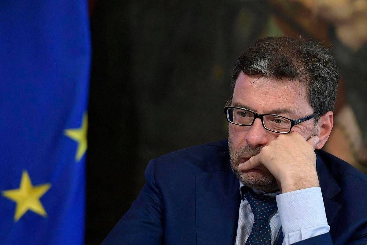 Manovra 2027, verso flat tax per neoassunti under 35 e fondo pensioni. Salta il taglio Irpef per il ceto medio - 