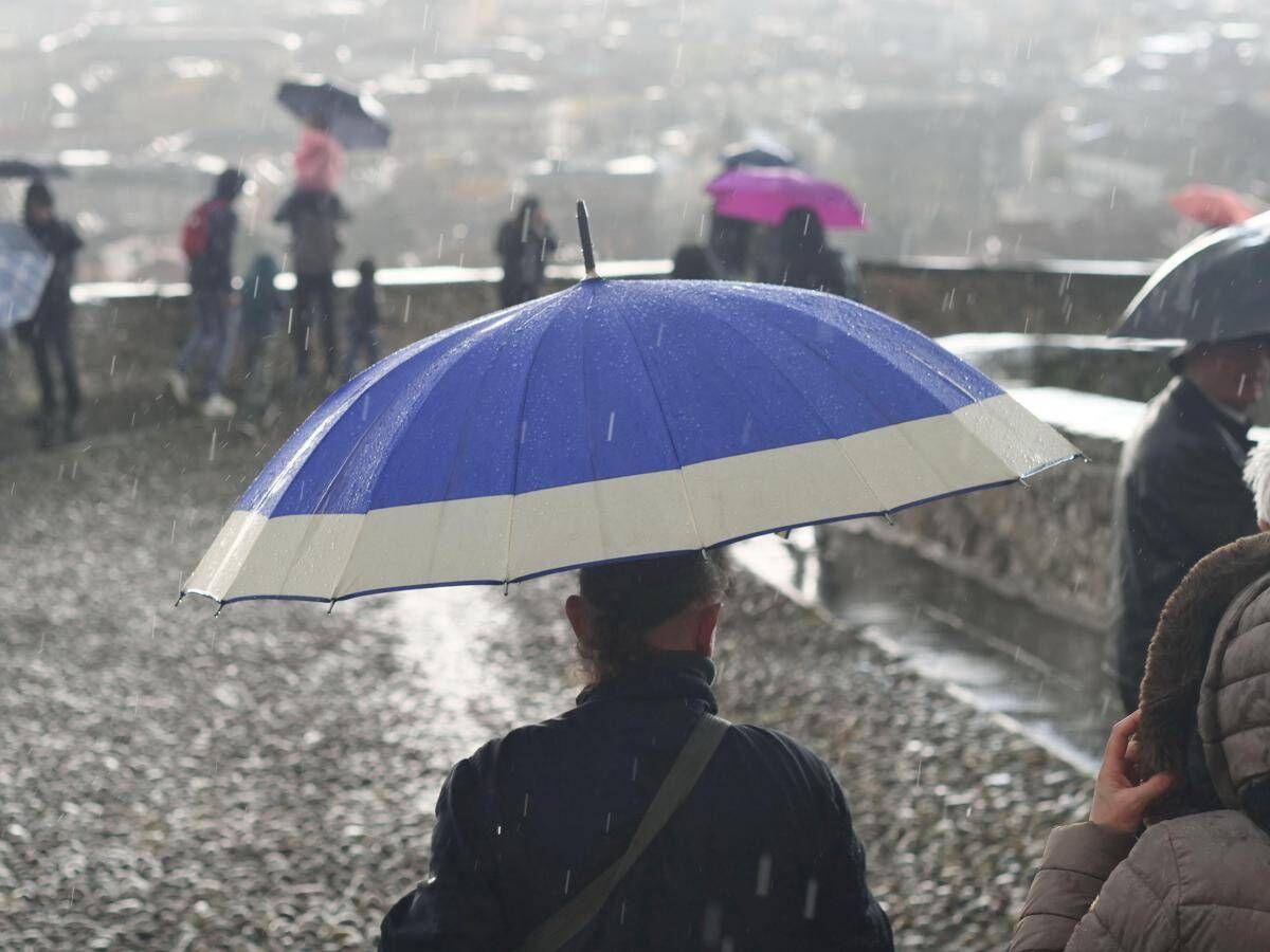 Meteo, ancora maltempo con temporali e piogge intense al Centro-Sud: da domenica torna il sole - 