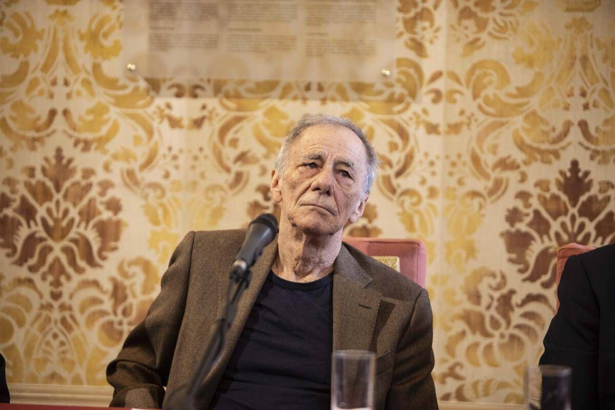 Roberto Vecchioni si prende un'altra pausa: "Statemi vicino" - 