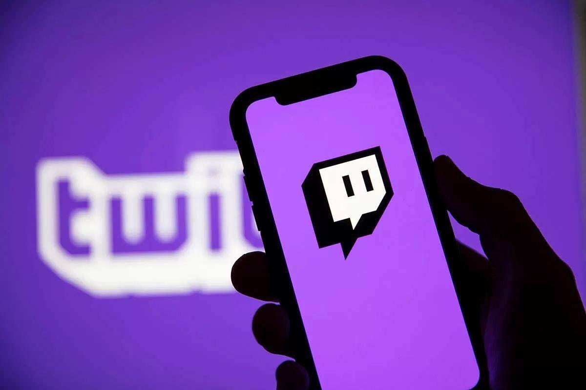 Manuel Otto muore in diretta Twitch, l'influencer aveva 30 anni - 
