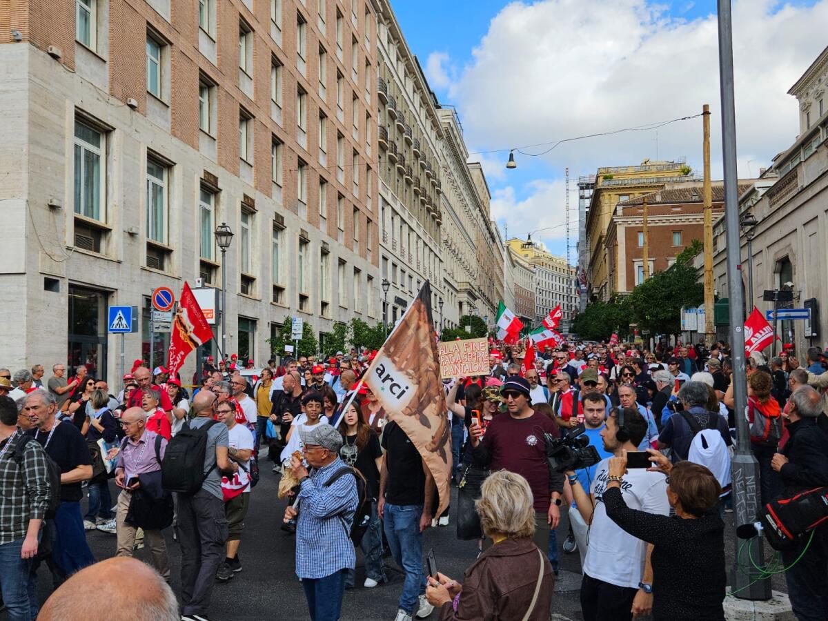 Cgil a Roma: Landini, «In piazza perché la gente non ce la fa più» - 