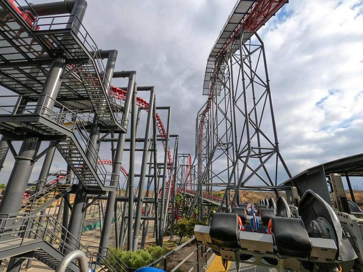Danni cerebrali dopo la corsa: chiude per sempre una delle montagne russe più famose della California - 