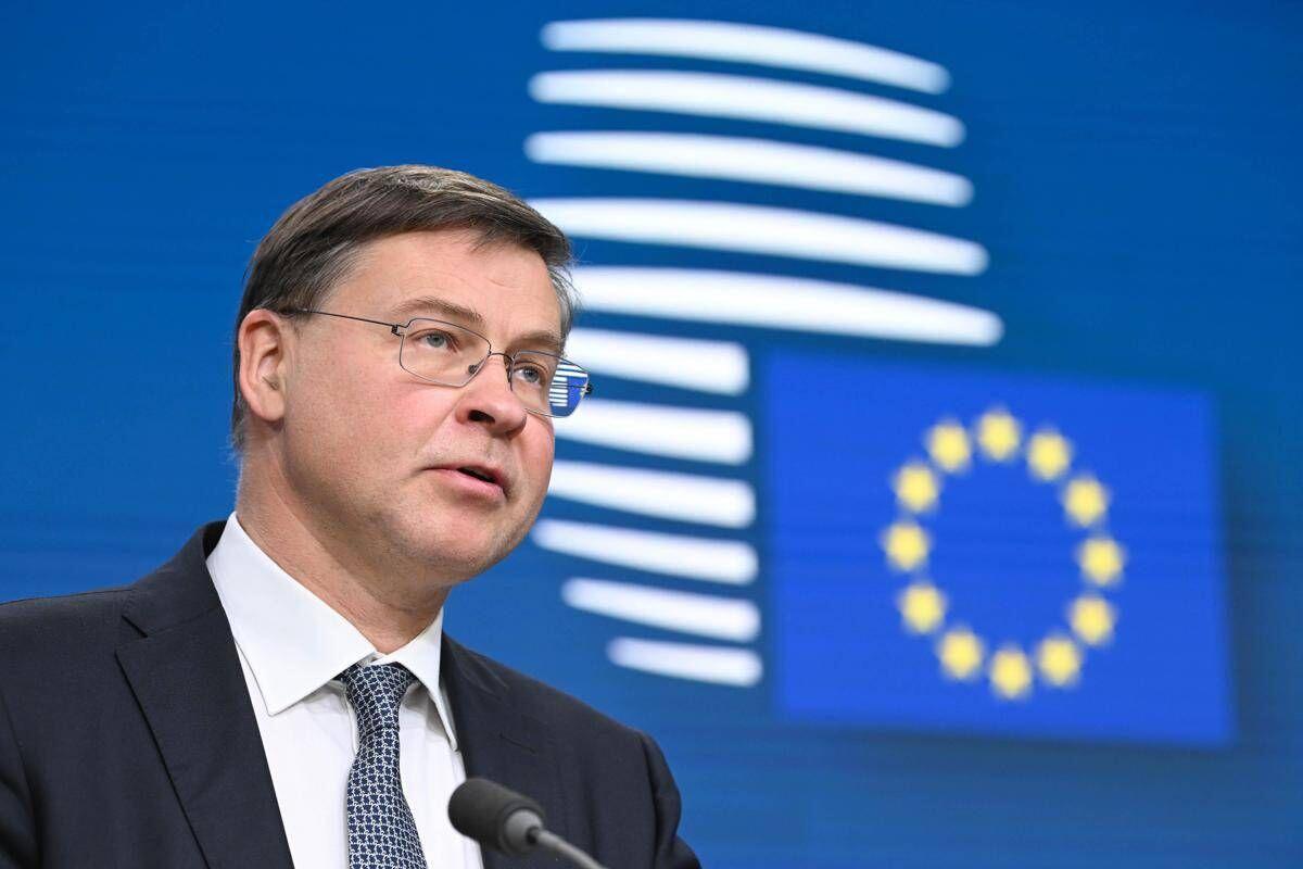 Ue, Dombrovskis: "Esamineremo a fondo le richieste di Italia e Grecia, no a nuove forme di flessibilità" - 