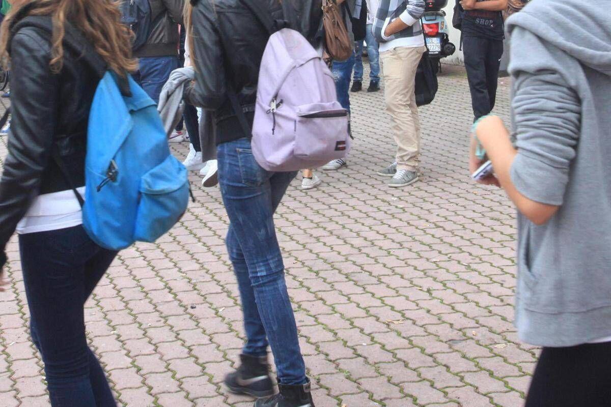 "Ci sarà una sparatoria con 89 vittime": allarme strage al liceo Amaldi a Tor Bella Monaca, decisive le segnalazioni di uno studente e di una mamma - 