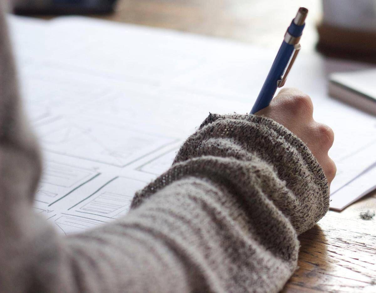 Pinerolo, studente con disabilità ustionato con accendino da compagno di scuola - 