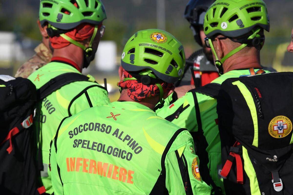Urzulei, speleologo bloccato in una grotta dopo una frana: soccorsi in azione - 