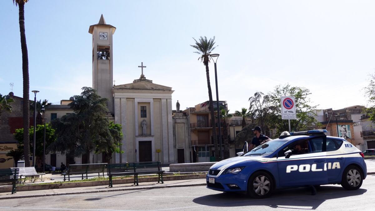 Vittoria: arrestato un 26enne per rapina a un corriere, minacciato con un coltello e sottratti 500€ - 