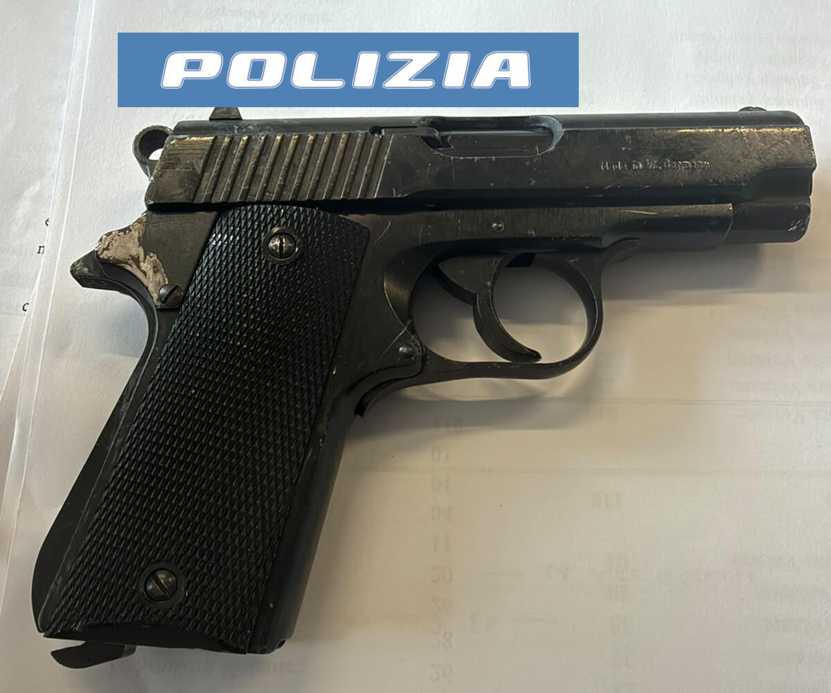 Catania: inseguimento cittadino, due giovani arrestati dopo aver gettato una pistola dalla moto - 