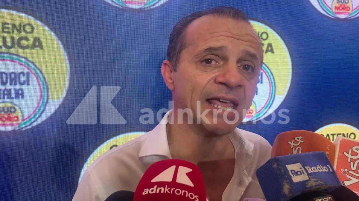Cateno De Luca: "Elezioni politiche 9-10 maggio come previsto da seduta spiritica" - Video - 