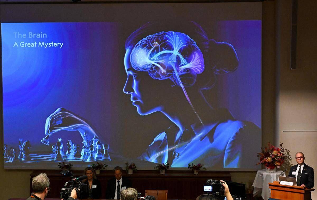 Un’alga e una luce blu: così è nata la scoperta che ha vinto il Nobel per la Medicina 2026 - 