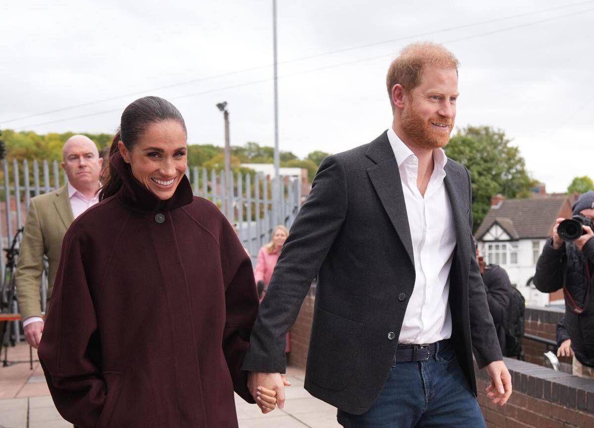 Harry e Meghan nel Regno Unito, la prima uscita a Nottingham - Video - 
