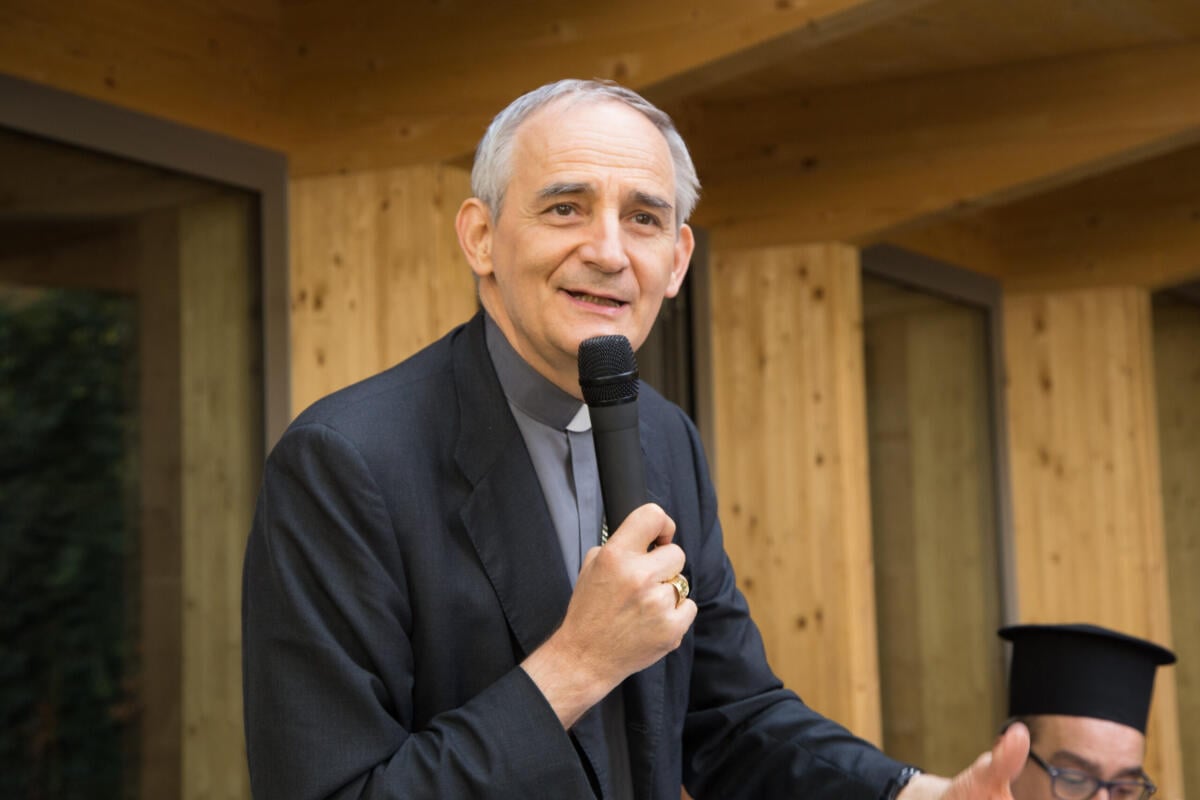Zuppi alla sinagoga di Roma: «La follia omicida del 7 ottobre, antisemitismo mai giustificato» - 
