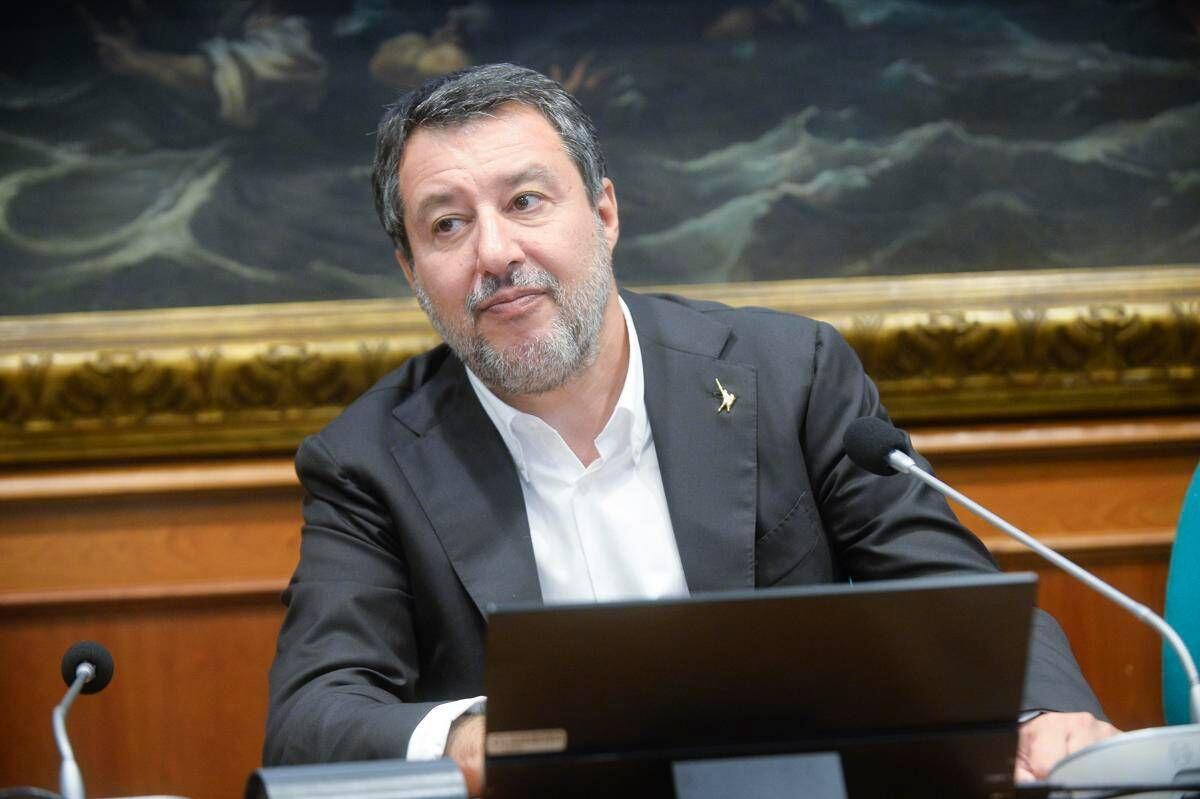 Milano, Salvini: "Arrivano 500 parà per ordine pubblico, potranno usare droni e Lince" - 