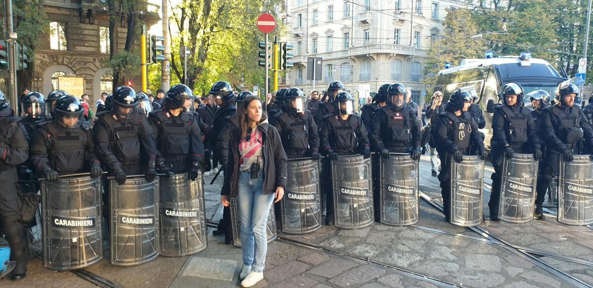 Milano, Sala in Consiglio: «Non confondere disagio e devastazioni» e la proposta di un vertice con le forze dell'ordine - 