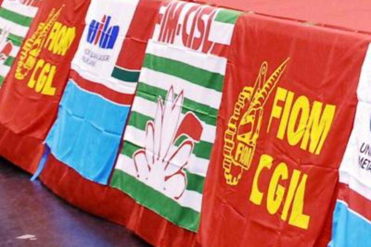 Rientra dalle ferie in ritardo per accudire la madre malata, licenziata dopo 11 anni - 