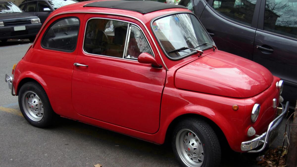 Targhe personalizzate dal 2028: via libera in Italia, costo fino a 600 euro - 