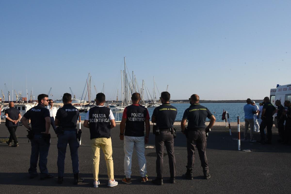 Due presunti scafisti fermati dopo lo sbarco di 44 migranti a Pozzallo