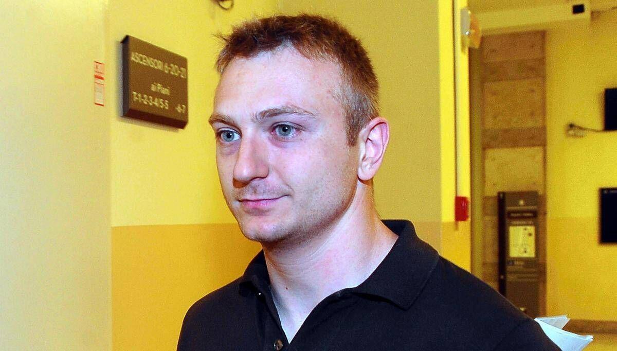 Caso Garlasco, su dispenser altre impronte attribuibili: difesa Stasi chiede a pm nuovi esami - 