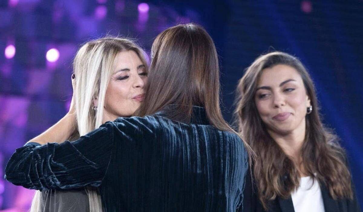 David Rossi, la moglie e la figlia ospiti a Verissimo: "È stato picchiato prima di morire" - 