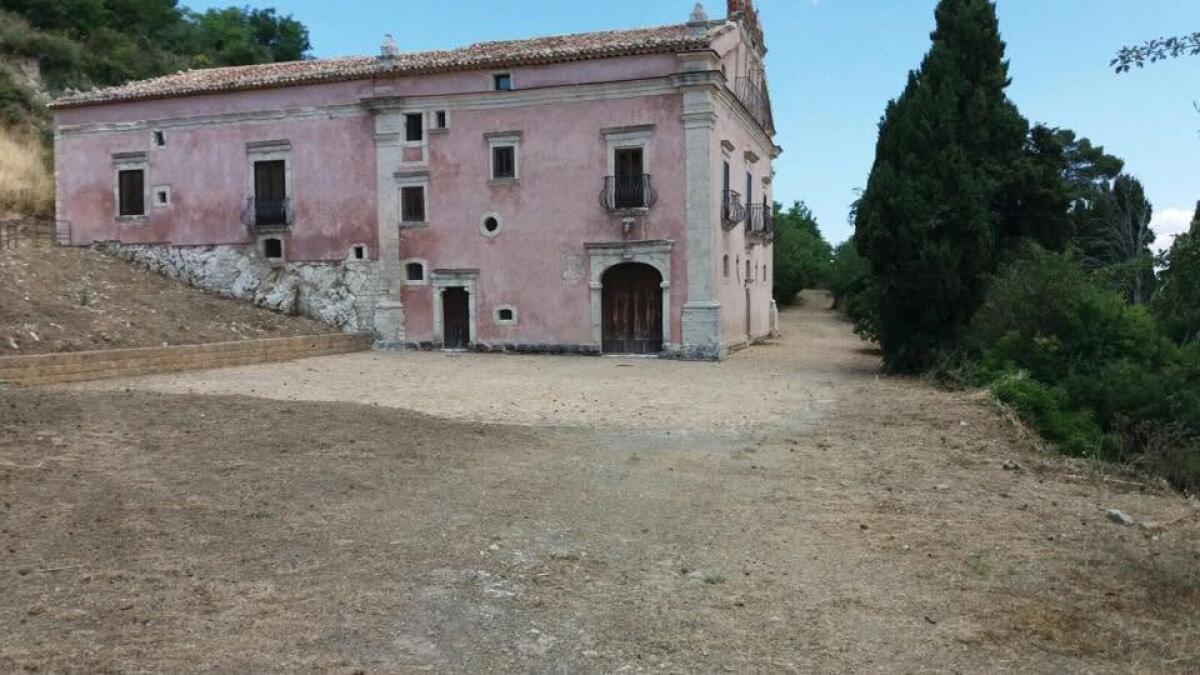 Al via i lavori sugli infissi storici di Villa Sgadari: interventi anche a Palazzo Pucci Martinez e al laghetto di Mandria del Conte - 