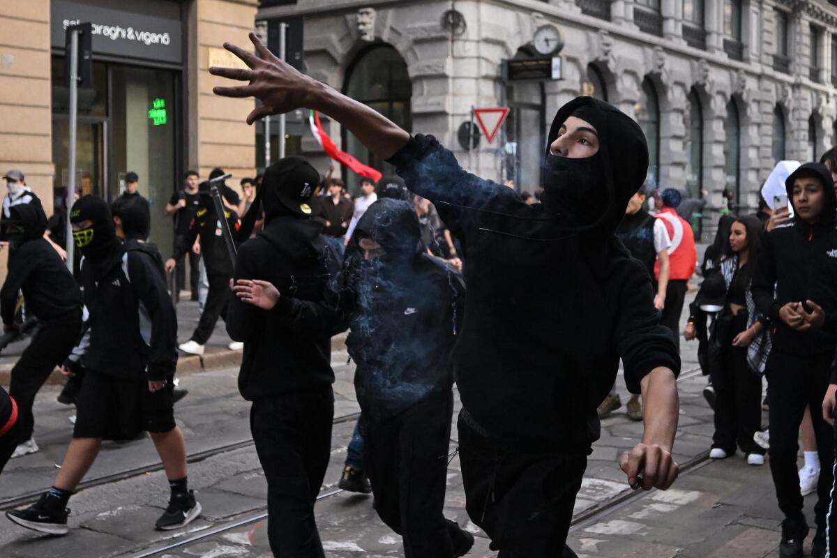 Coprifuoco a Parigi e 500 militari a Milano: governi tra emergenza di ordine pubblico e misure straordinarie - 
