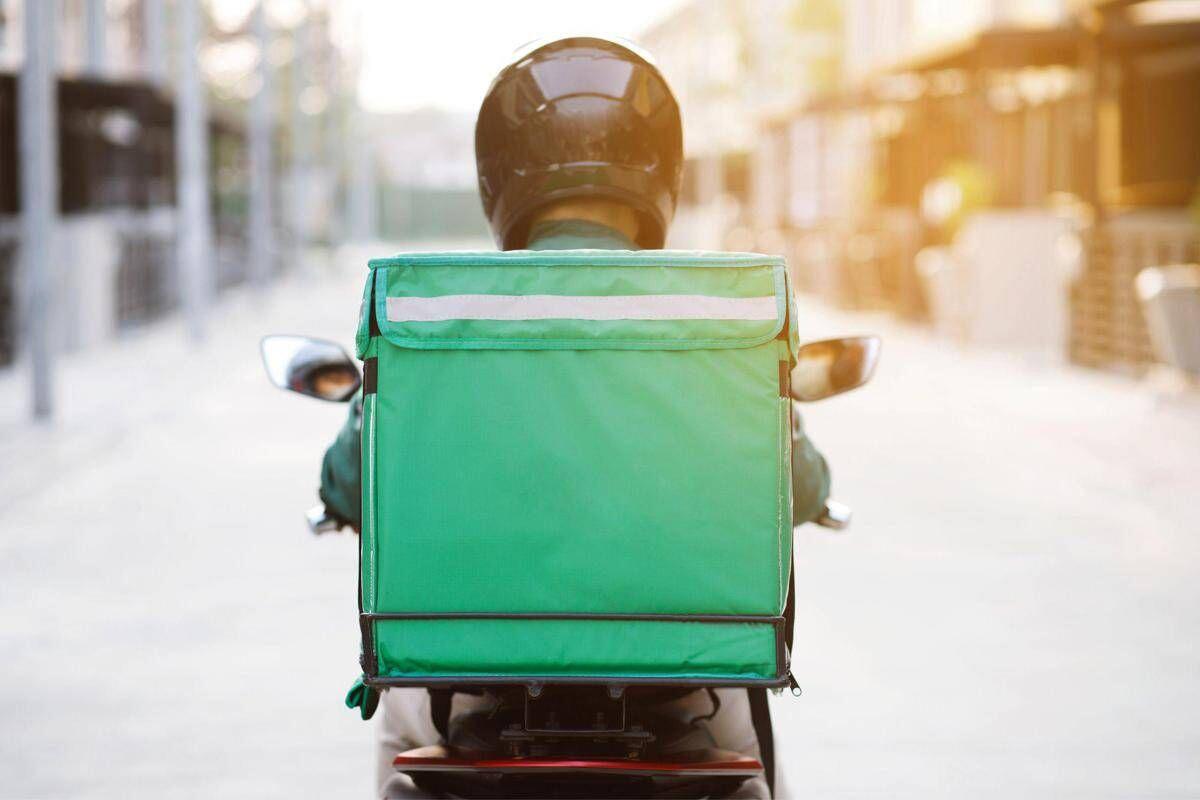 Roma, rider picchiato a bastonate e rapinato di bici e incasso - 