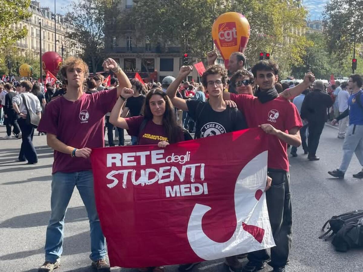 Studenti italiani a Parigi con i 'cugini d'Oltralpe': mobilitazione contro i tagli alla scuola - 