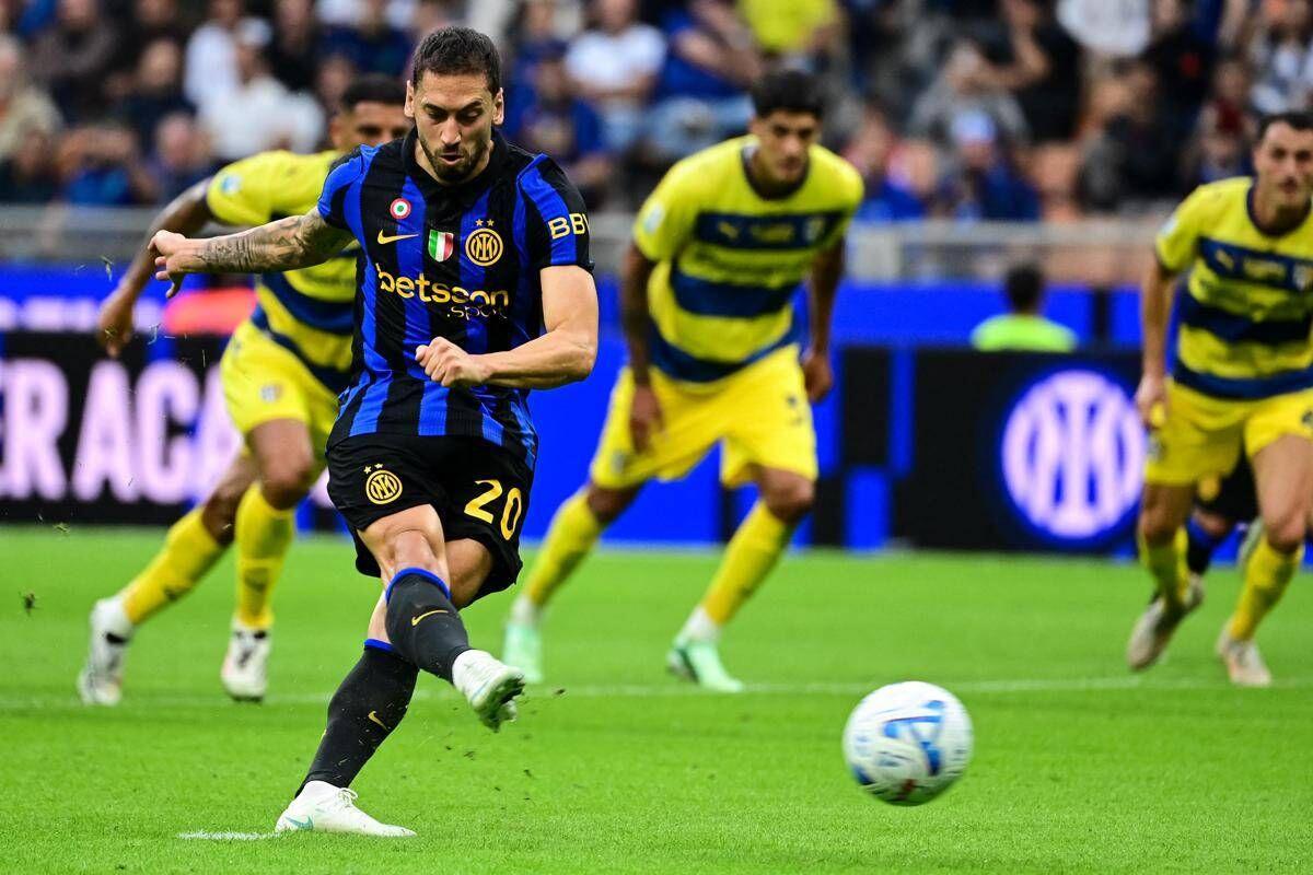 Fallo di Diego Carlos su Esposito, interviene il Var: giusto il rigore in Inter-Parma? - 