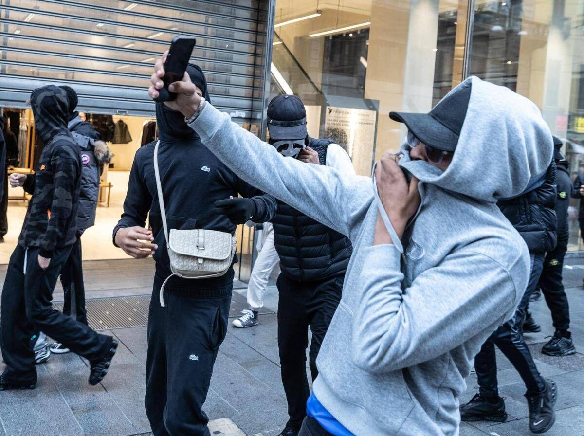Guerriglia a Milano, chi sono i ragazzi della generazione Selfie: TikTok, rabbia e voglia di apparire - 