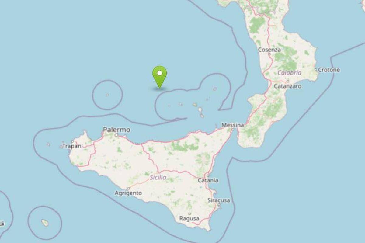 Terremoto in Sicilia, sciame sismico nel mar Tirreno Meridionale e allerta maremoto: scossa più forte di magnitudo 5, a Palermo evacuate scuole e uffici - 