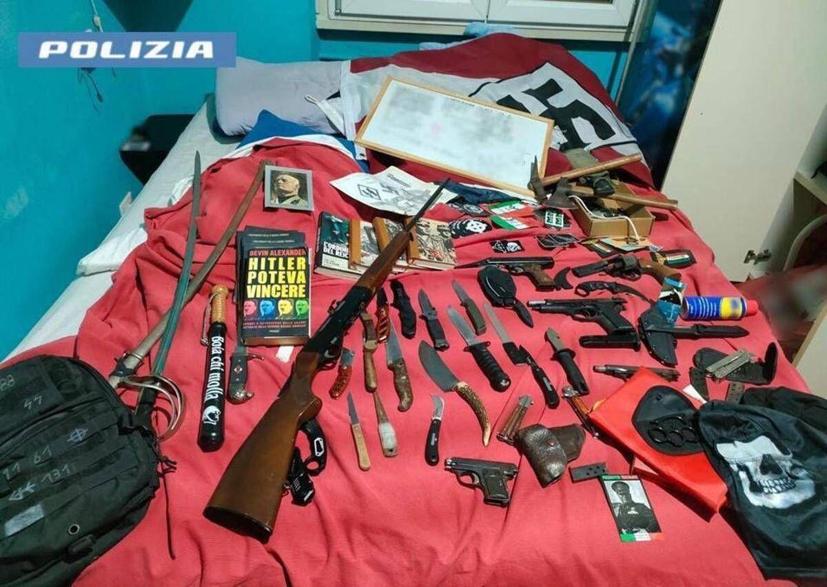 Pavia, armi e svastiche in casa: arrestato 19enne - 