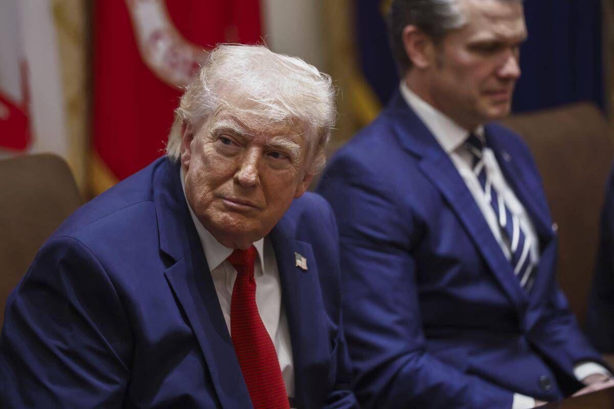 Iran, Hegseth: "Blocco Hormuz ferreo, Trump ha opzioni". Mosca si propone: "Russia può essere mediatore" - 