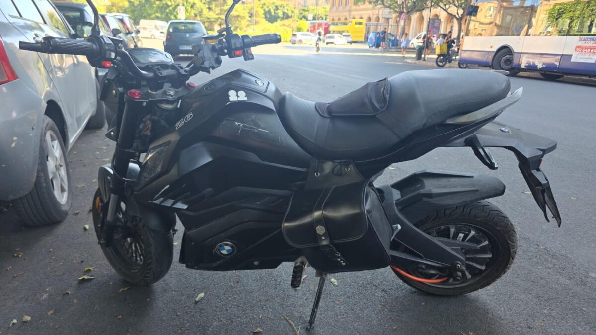 Palermo, sequestrato motociclo elettrico da 100 km/h con targa contraffatta - 