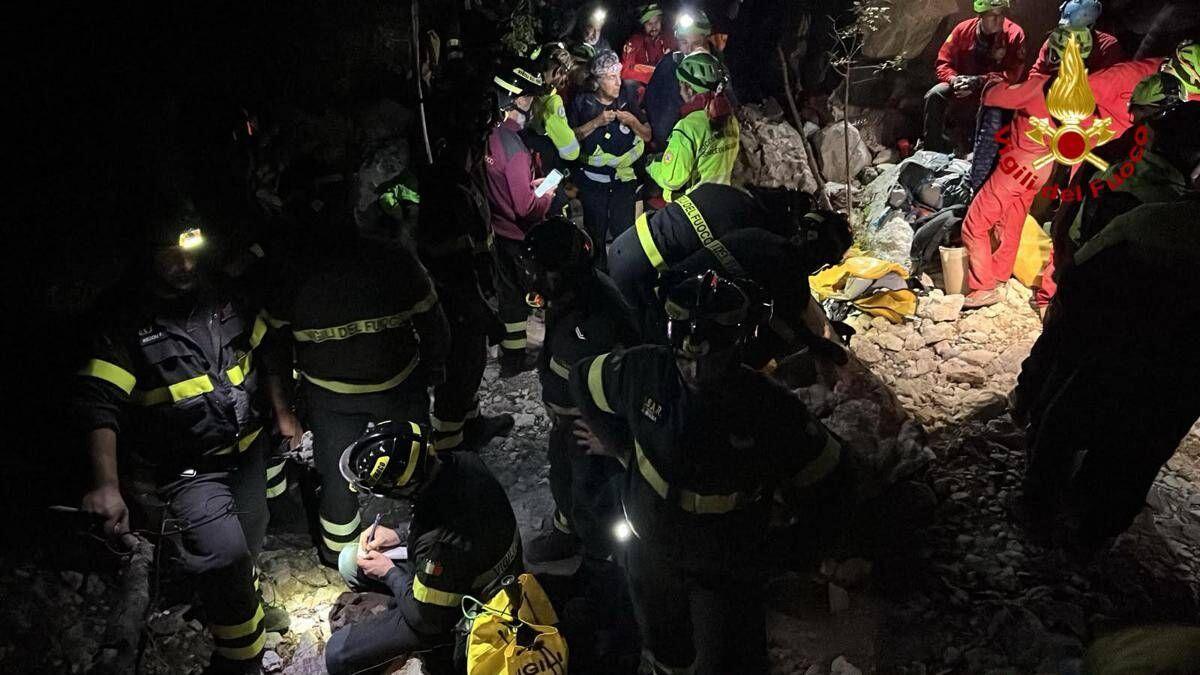 Speleologo bloccato in una grotta nel Nuorese, proseguono operazioni di salvataggio - 