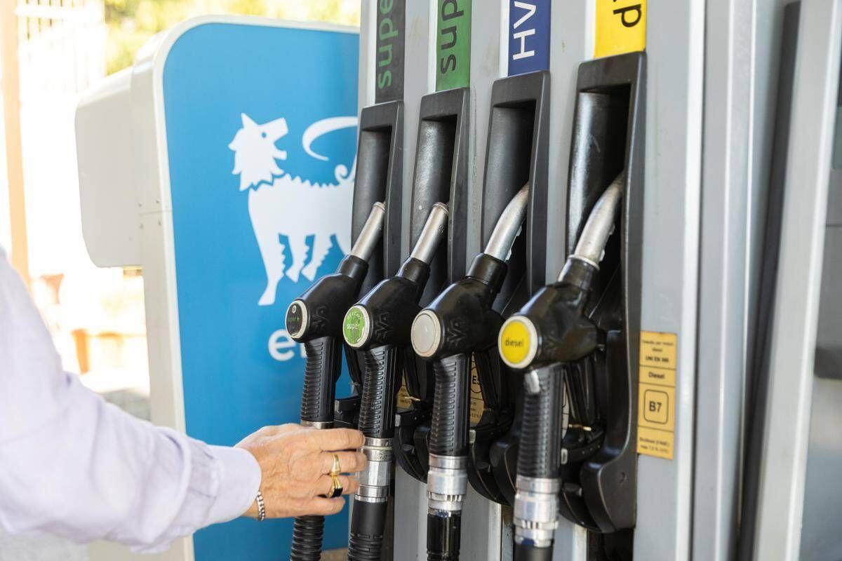 Eni estende il tetto al prezzo dei carburanti per tutto l'anno - 