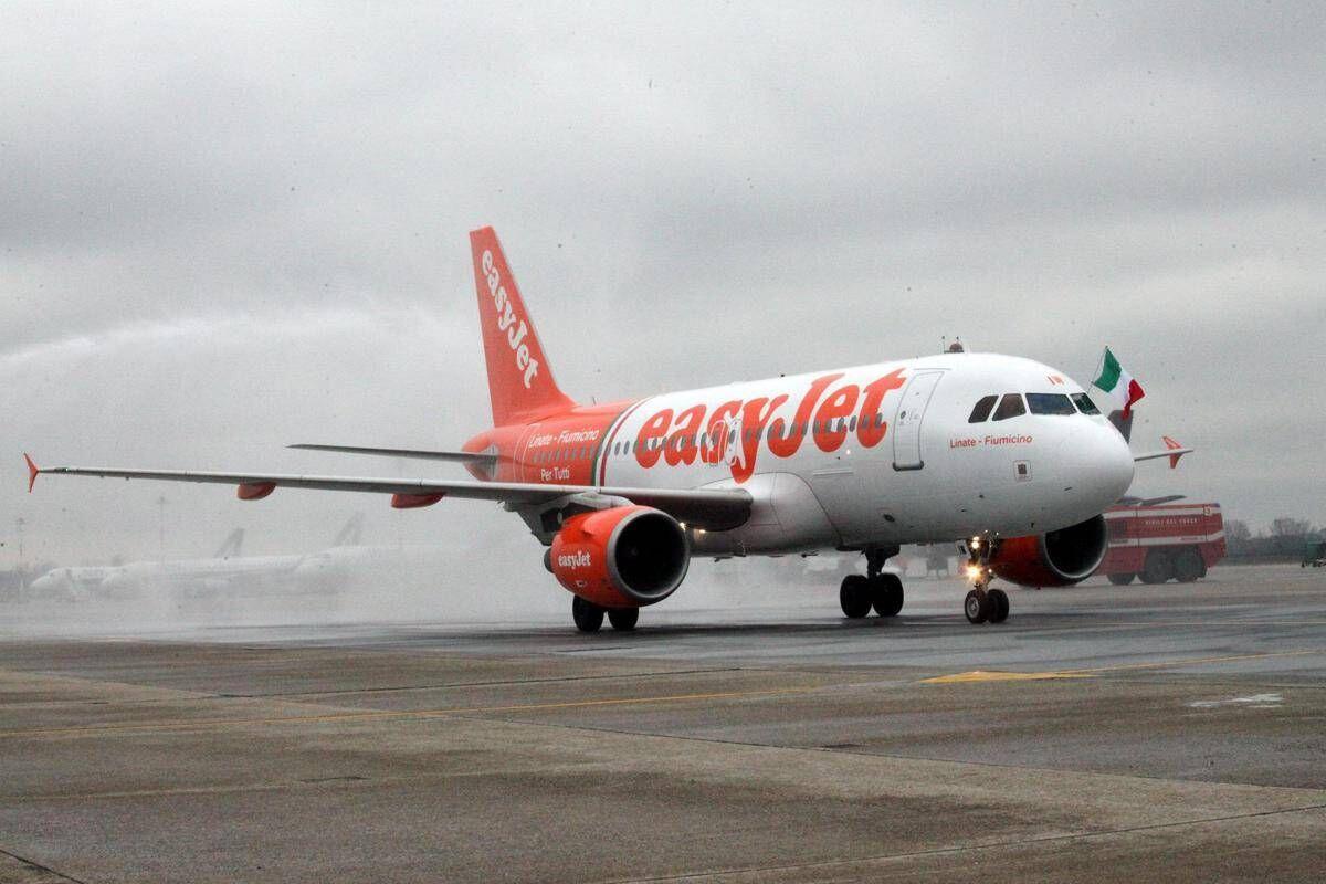 Malore per il copilota, volo Easyjet rientra a 20 minuti dal decollo - 