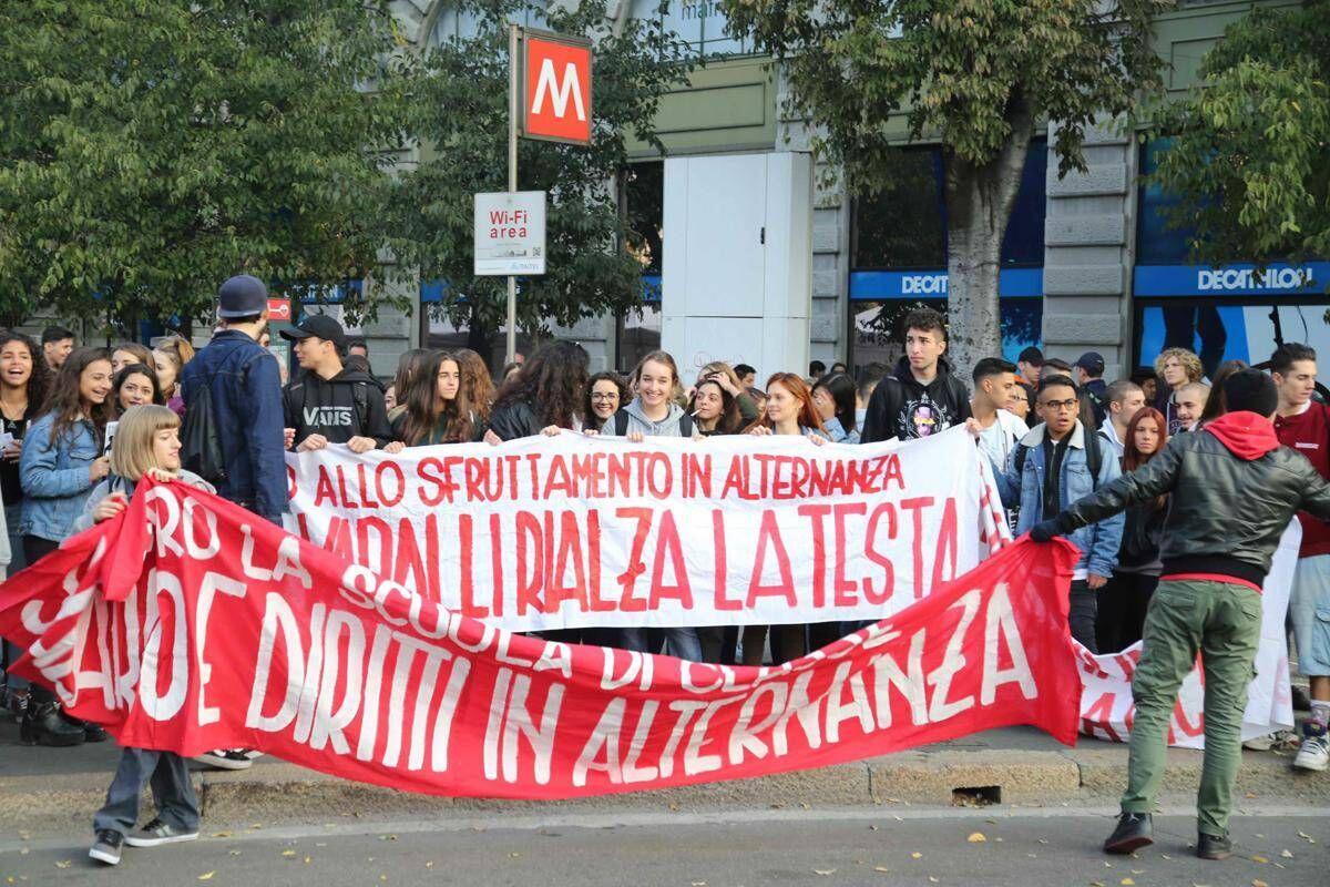 Cortei, il presidente emerito della Consulta Mirabelli: "Se sono pacifici e legittimi, sì ad assenze giustificate a scuola" - 