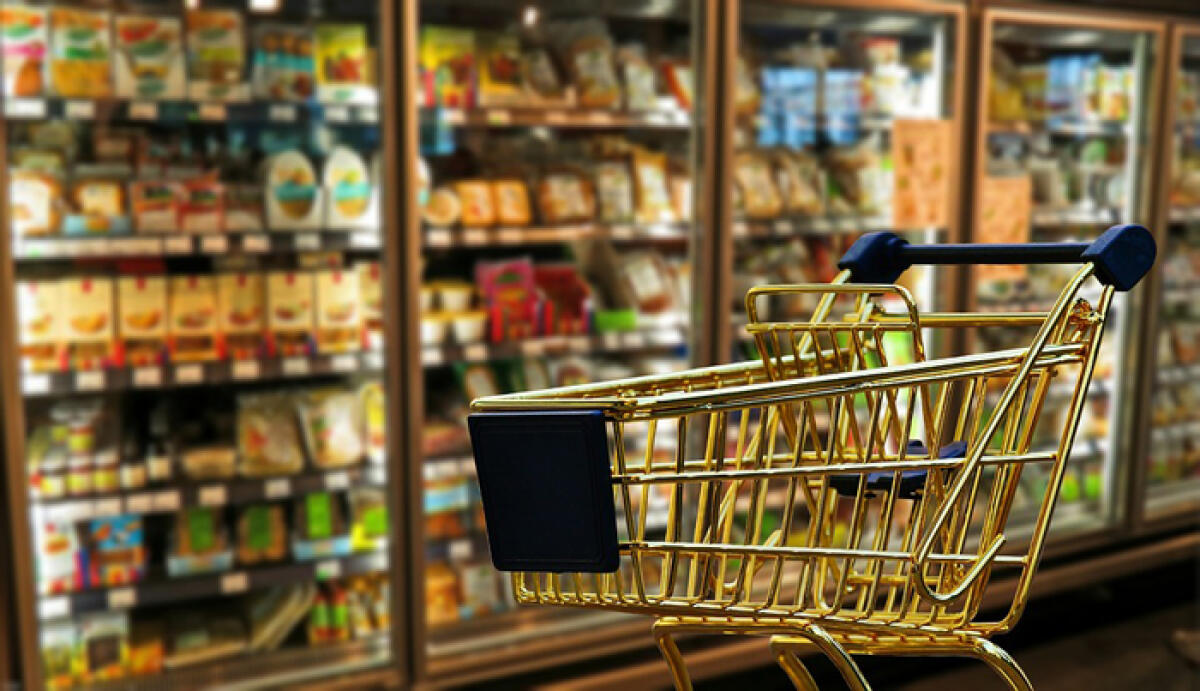 Carrello della spesa più caro: inflazione accelera a +5,4% e Panetta avverte sulle retribuzioni ferme - 