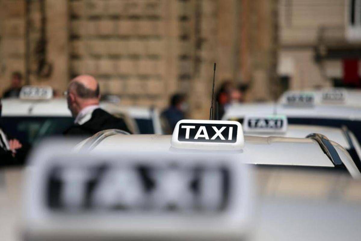 Caro carburanti, protesta dei taxi il 26 ottobre sotto il Mef - 