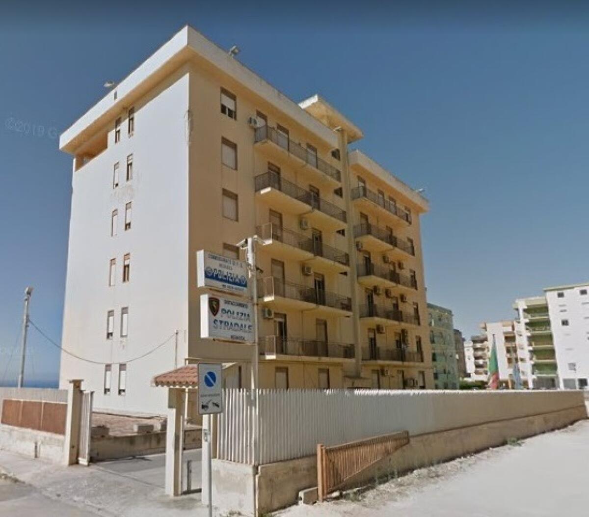 Controlli straordinari a Ribera e Santa Margherita del Belice: Polizia identifica 260 persone e commina decine di sanzioni - 